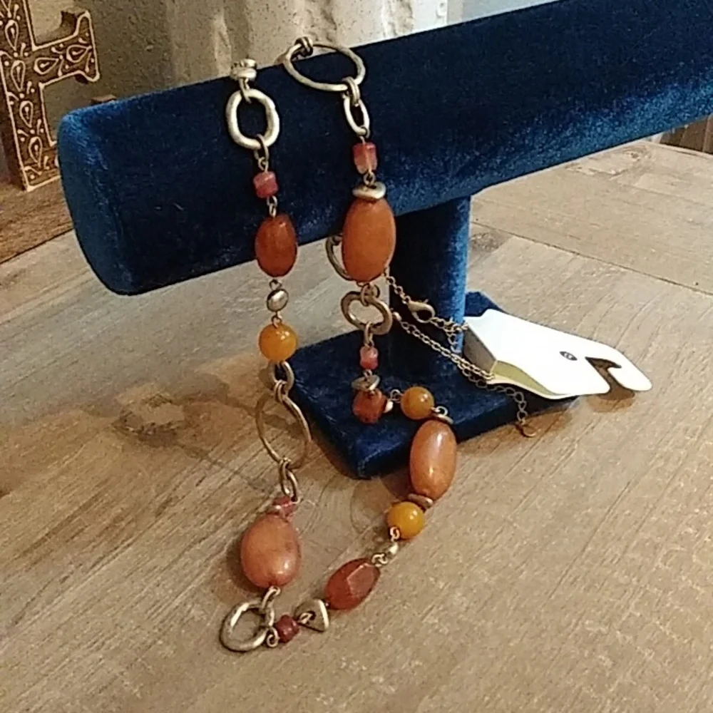 NWT Gold Tone Embellished Stament Beaded  Necklace